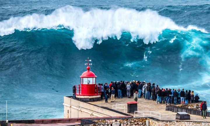 nazare vagues gigantesques portugal surf