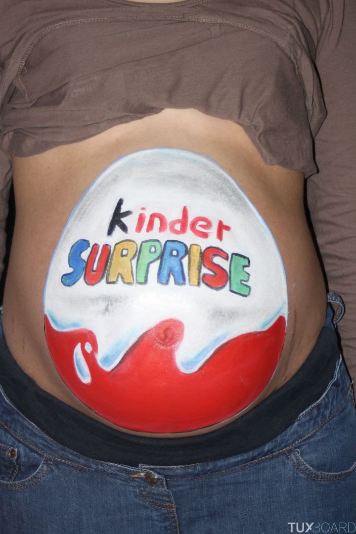 photo belly painting kinder surprise
