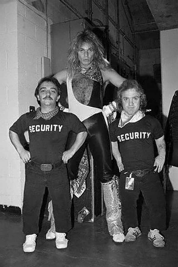 photo David Lee Roth et ses bodyguard 1982