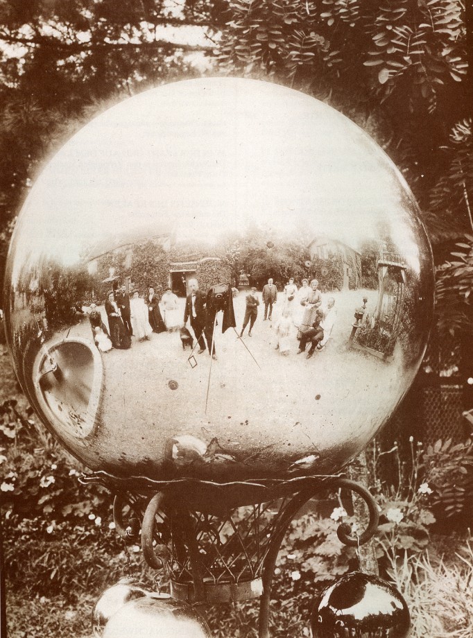 photo autoportrait globe 1910