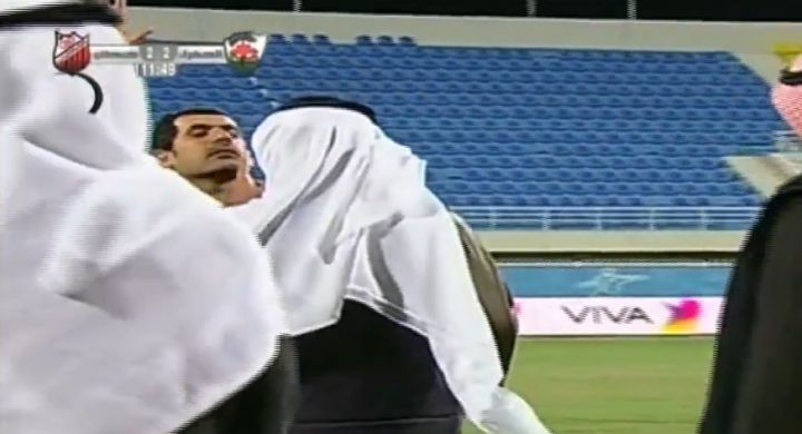 cheikh vs arbitre football koweit