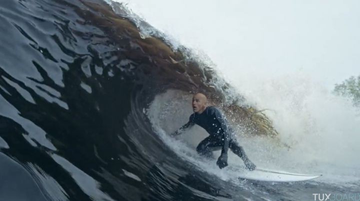vague artificielle surf kelly slater