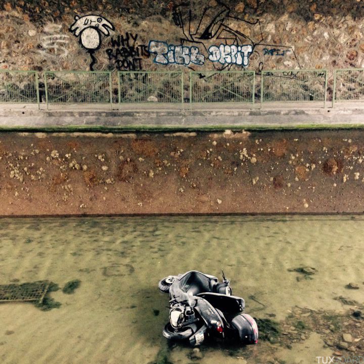 canal saint martin scooter