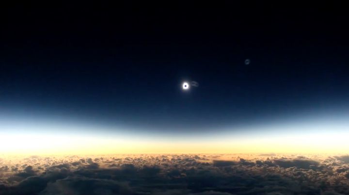 eclipse totale soleil avion alaska airlines