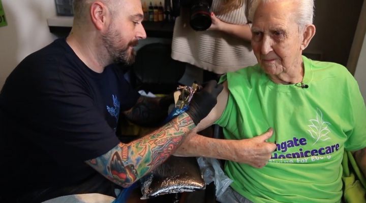 jack reynolds 104 ans tatouage
