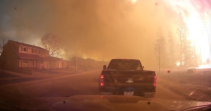 flammes immenses Fort McMurray