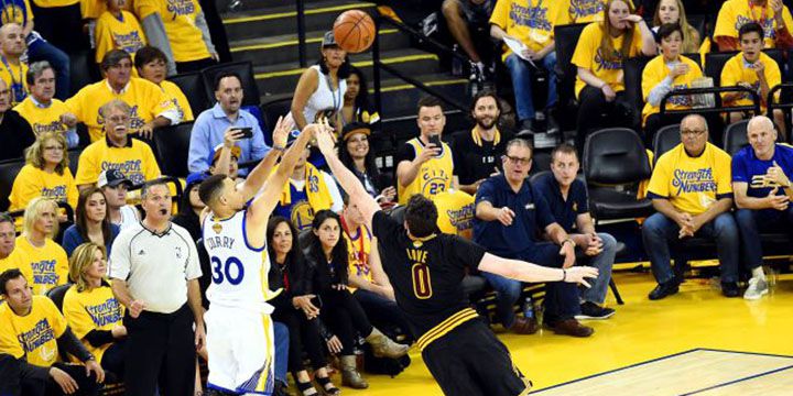 Kevin Love au contre sur Curry, Match 5 NBA Finals