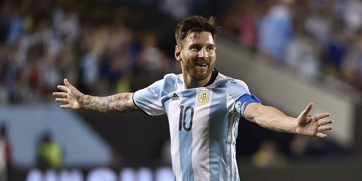 Messi, un triplé dont un coup franc vs Panama