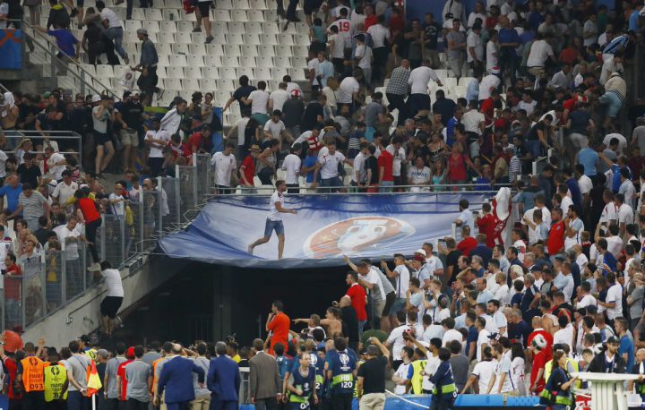 supporters russes anglais velodrome euro 2016