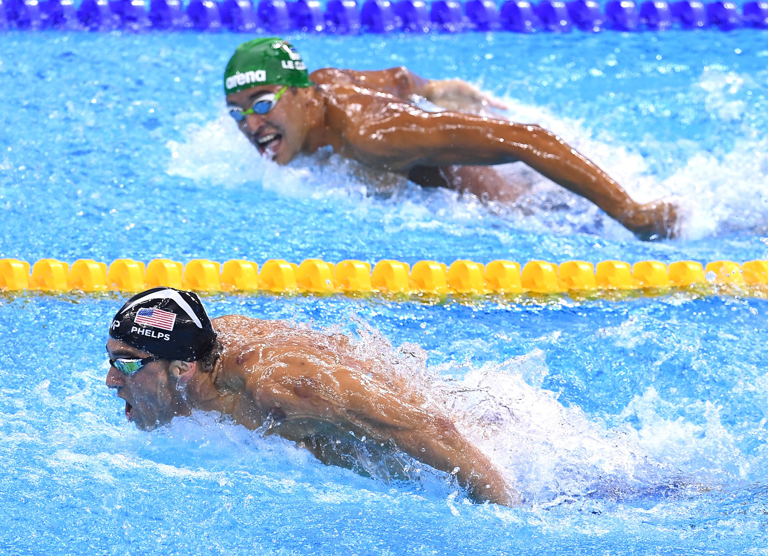 RIO DE JANEIRO, BRAZIL - AUGUST 09: Michael Phelps (L) of the United States leads Chad le Clos of South Africa in the Men's 200m Butterfly Final on Day 4 of the Rio 2016 Olympic Games at the Olympic Aquatics Stadium on August 9, 2016 in Rio de Janeiro, Brazil. (Photo by David Ramos/Getty Images)