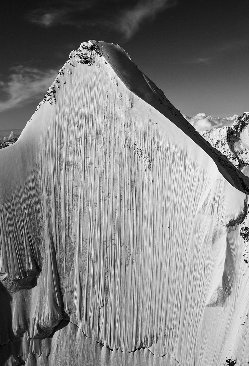 jeremie-heitz-descente-flan-montagne-4000m-a-ski