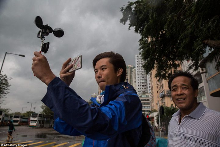 typhon-selfie