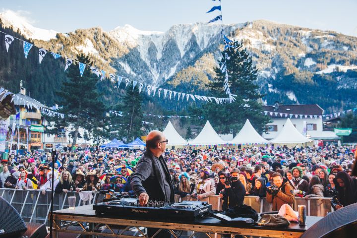 snowbombing-party