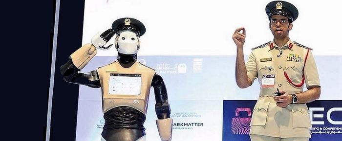 policier-robot humanoïde