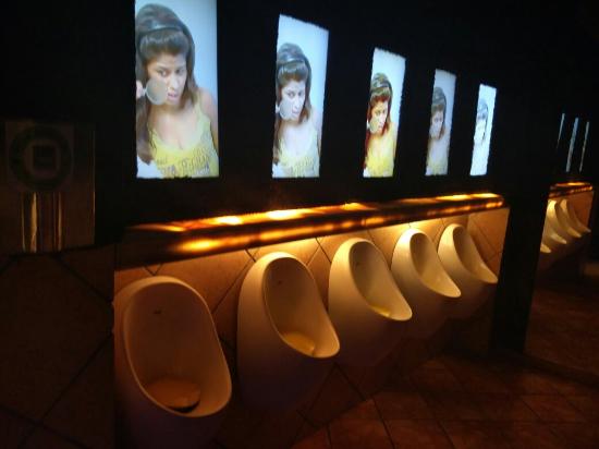 toilettes publiques insolites