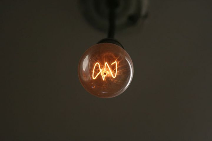 ampoule la plus vieille du monde accusée de devenir délibérément obsolète