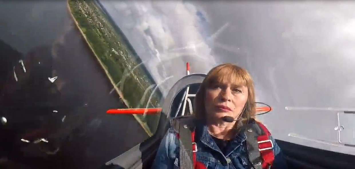 Svetlana Kapanina, le pilote de voltige aérienne le plus titré au monde