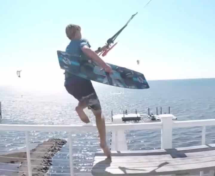 Le kite-surfeur Evan Netsch s’envole depuis la fenêtre de sa maison (VIDEO)