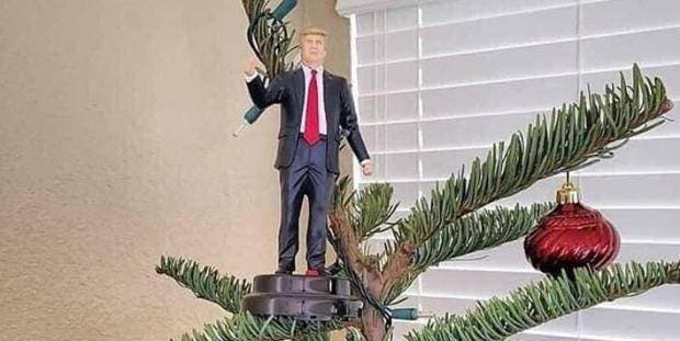 Donald Trump Jr. s’attire les foudres des internautes en plaçant une figurine de son père sur son sapin de Noël