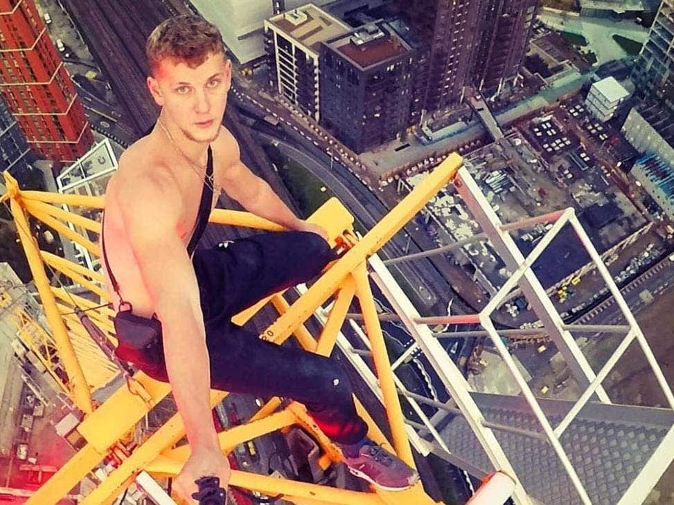 Un homme filmé en train de grimper à mains nues sur le deuxième gratte-ciel le plus haut d’Europe