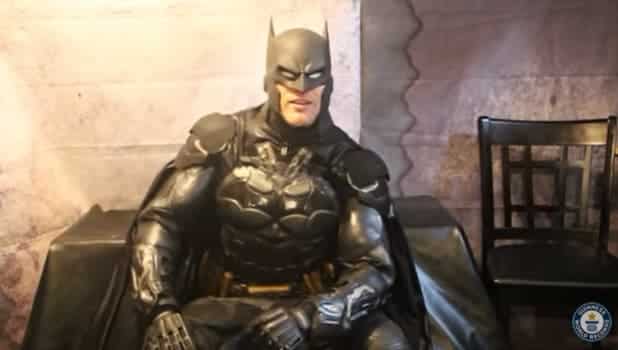 Avec son costume Batman et ses 30 gadgets fonctionnels, ce cosplay bat le record Guinness