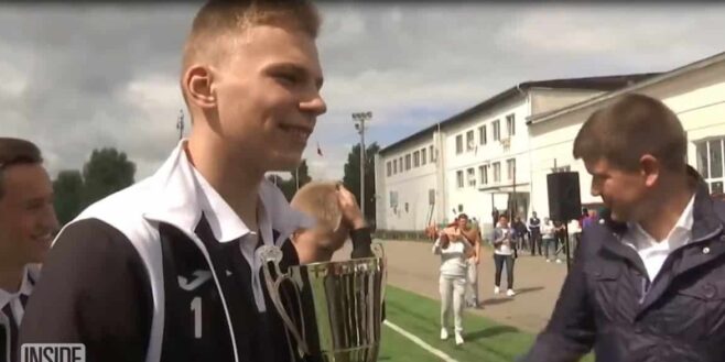 Ce footballeur récupère après avoir été foudroyé en plein échauffement