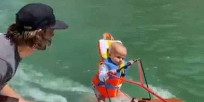 Un bébé de 6 mois et 4 jours fait du ski nautique, et bat le record du monde