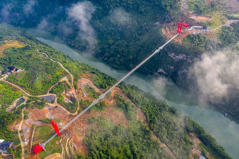 La Chine inaugure le plus long pont en verre au monde de plus d’un demi-kilomètre
