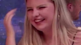 Regardez le rire « contagieux » de cette jeune femme