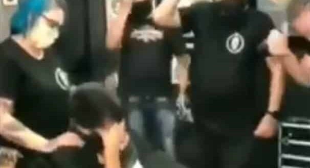 Ces trois hommes ont tenus à montrer leur soutien à ce jeune cancéreux en coupant leurs cheveux