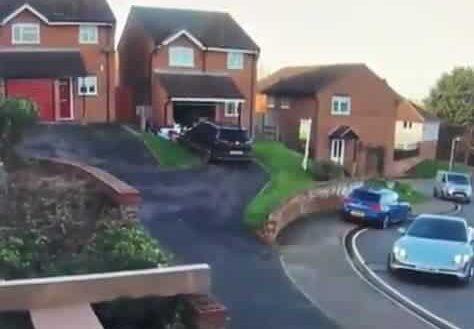 Le mode parking de la Porsche Taycon fonctionne à merveille ou pas