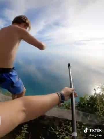 Nouveau plan pour filmer la chute d’un plongeur en lançant sa GoPro dans le vide
