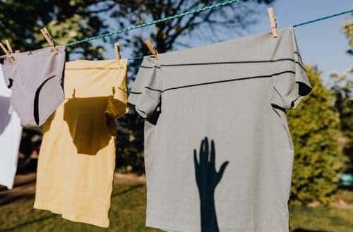 Pourquoi doit-on laver les nouveaux vêtements avant de les porter ?