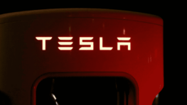 tesla hackée en 3min par un drone DJI