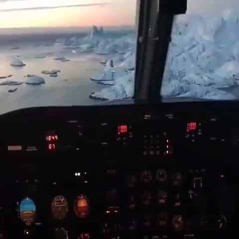 Rien de plus beau qu’un atterrissage de nuit au Groenland au milieu des Icebergs et des terres enneigées