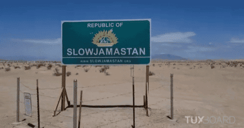 Un homme crée son propre pays dans le désert californien qu’il a nommé le Slowjamastan