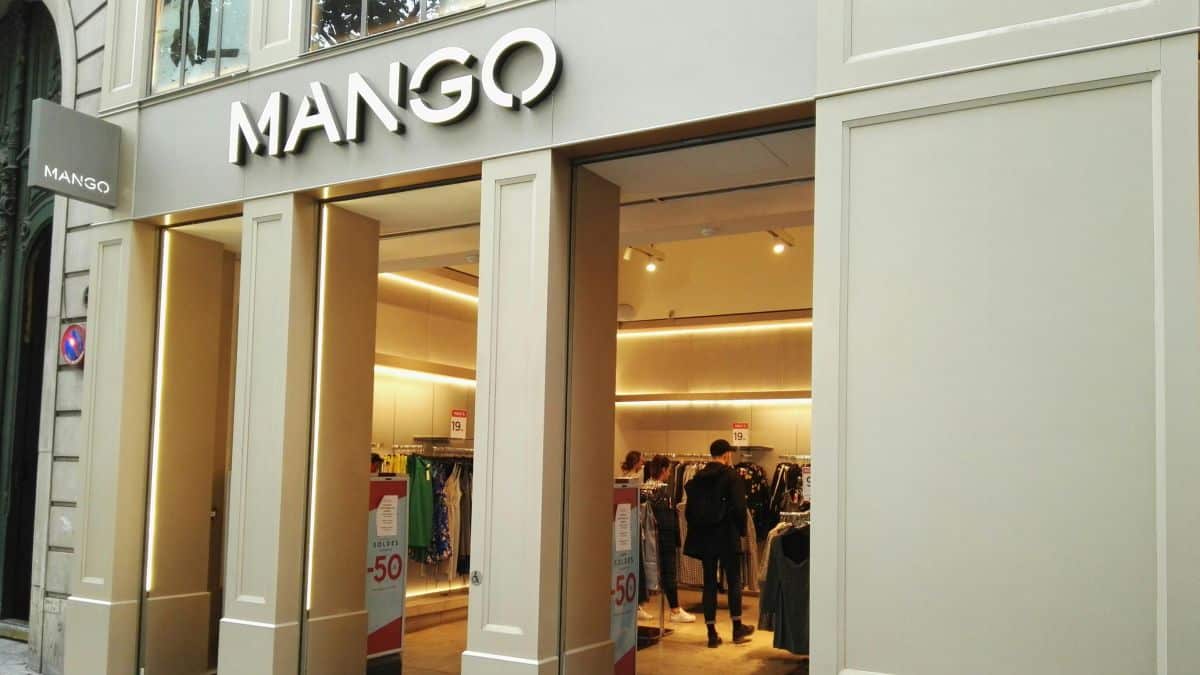 Cohue chez Mango pour cette jupe haute-couture à moins de 50€ !