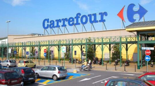 Gros carton pour Carrefour avec ce super sapin de Noël haut de gamme en promo !