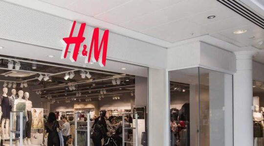H&M cartonne avec son nouveau style de cardigan à moins de 30€ !
