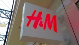 H&M dévoile sa collection pour les fêtes à tout petit prix et fait un carton !