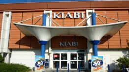 Kiabi cartonne avec sa robe de soirée adaptée à toutes les morphologies pour 20€ !