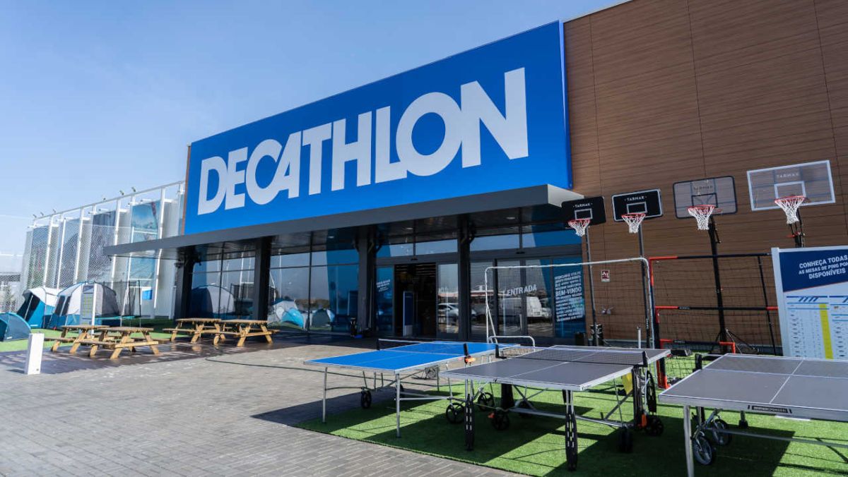 Visit Decathlon for women's anti-cold coats at low prices!