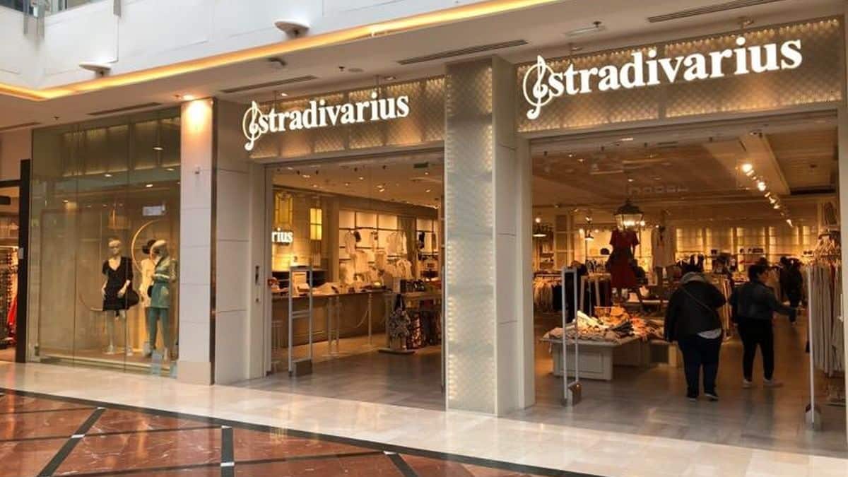 Stradivarius cartonne avec son un pantalon habillé à effet taille de guêpe !