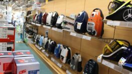 Cet homme paie son aspirateur 1,50 euro au lieu de 150 euros grâce à cette arnaque super simple !