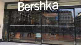 Cohue chez Bershka pour son manteau d'hiver violet super élégant à moins de 60 euros !