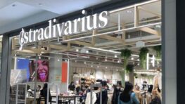 Cohue chez Stradivarius pour ce manteau en laine anti froid à moins de 80 euros