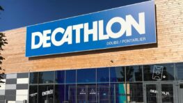 Decathlon cartonne avec sa veste imperméable culte et intemporelle !