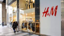 H&M cartonne avec cette veste en velours parfaite pour le réveillon à moins de 70 euros !