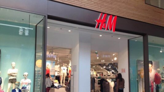 H&M ce blazer oversize explose toutes les ventes de la marque !
