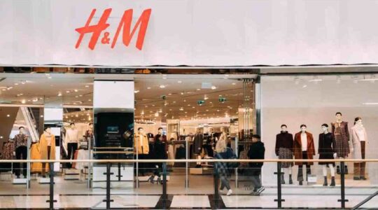 H&M frappe fort avec cette robe ultra canon disponible à moins de 20 euros !